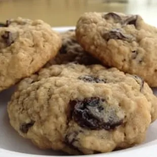 Oatmeal raisin cookies
