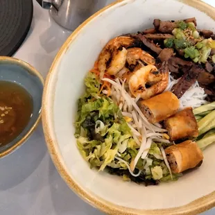 Bún thịt nướng