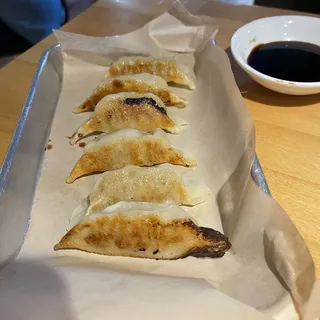 Pan Fried Chicken Dumplings (6pcs)