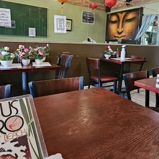 the interior of a chinese restaurant