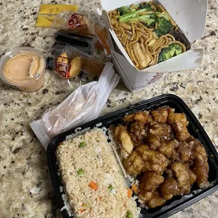 General Tso's Chicken vegetable low mein