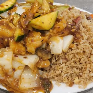 Sezchuan Chicken, Fried Rice lunch combo.