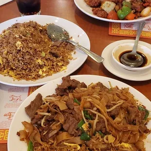 Beef Chow Fun Beef Fried Rice General Tso Chicken lunch