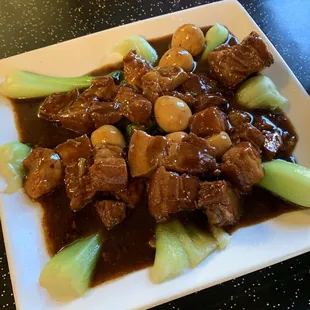 Braised pork belly （红烧肉）