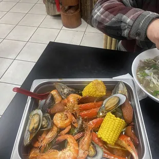 Seafood boil king platter