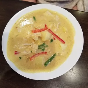 Yellow chicken curry, medium heat, nice warmth.