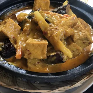 V12.Eggplant Curry Clay Pot