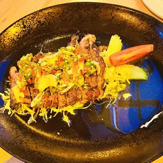Nua Yang Nua Yum Katiem (Ribeye w/ Tangy Spicy Garlic Sauce)
