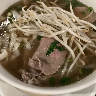 P2 Pho Dac Biet Ao Sen Lotus Pond Combo Beef Pho