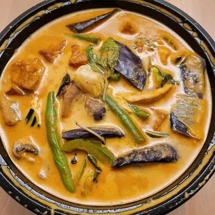Yellow curry (IG: @eatingsfrom)