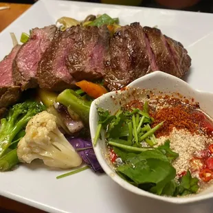 a plate of beef and vegetables