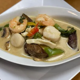 shrimp, scallops, and scallops in a creamy sauce