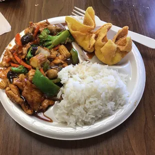 #8 Hunan Chicken, steamed rice, crab rangoon