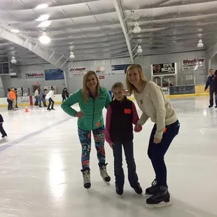 Lots of fun family skate day :)