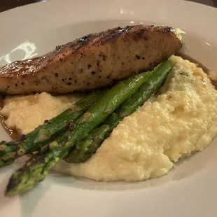 Salmon with risotto and asparagus