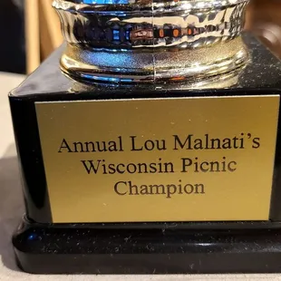 D&apos; Trophy for WI Picnic champion Lou Malnati&apos;s Brookfield WI Sun 10 9 2022