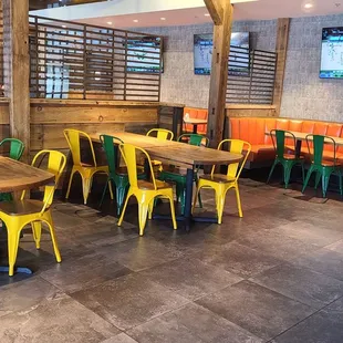 Colorful seating lou malnatis brookfield may 15 2021