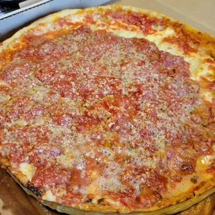 Chicago sausage deep dish (+buttercrust). So much liquid in the box. Eeks!