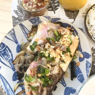 Grill redsnapper with butter and onion