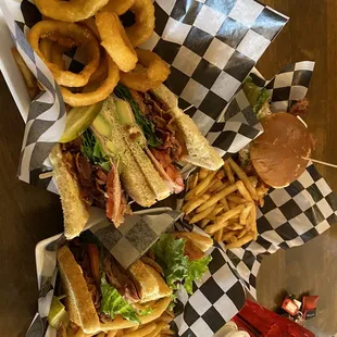 Dean's Burger  $17.00