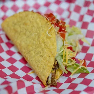 Crunchy taco comes with ground beef, lettuce, tomato, and shredded cheese