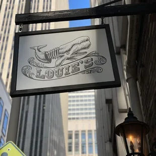 Louie&apos;s