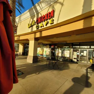 the outside of the restaurant