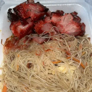 Pancit/BBQ pork (look at that pork color.. yum!)