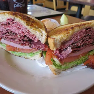 House favorite (ham, corned beef, and pastrami)