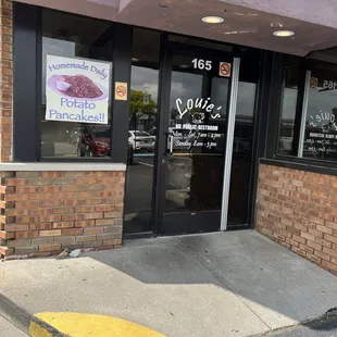 the entrance to the restaurant