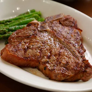 steak and asparagus