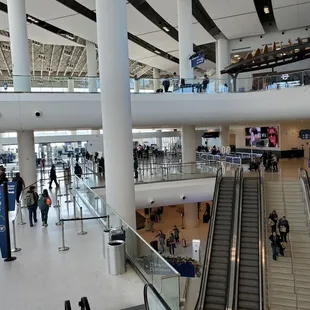 Neat three-level atrium ...