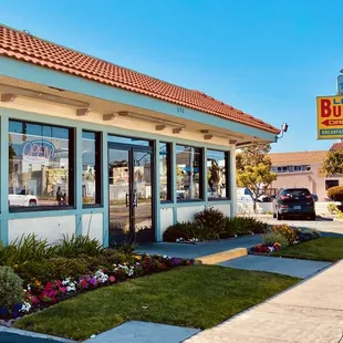 Louis Burgers III, entrance.