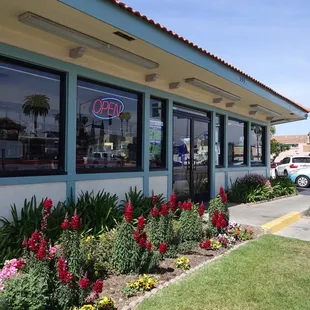 the outside of the restaurant