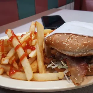 Avuacado bacon burger