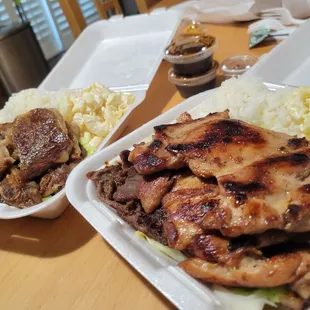 Got the bbq chicken and the kalbi so good! Love their mac n cheese too.