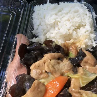 It has elephant ear, unbelievably delicious.