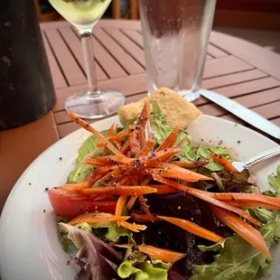 Salat mit mediterranen Dressing