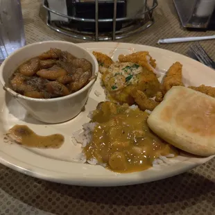 The Lent options on their lunch buffet are superb! Seafood Gumbo, crawfish etouffee, fried fish, crawfish meat pies, stuffed fish OH MY!