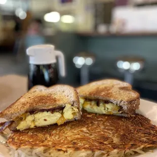 egg sandwich and hash-browns