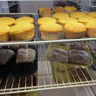 Cornbread muffin and huge cinnamon rolls!