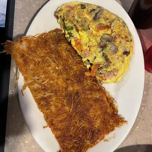 Tex-Mex omelet with crispy hash browns