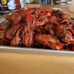 a tray of cooked craws
