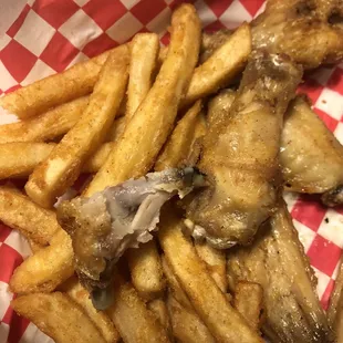 Officially the worst place to enjoy chicken wings. We purchased a 10 piece lemon pepper My container had 8.5 wings. Wings were bland.
