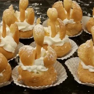 Vanilla Bean Swans...one of the tasty treats LCI is now catering.