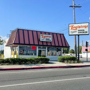 the outside of a restaurant