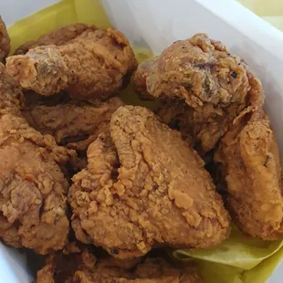 chicken wings and fried chicken, fried chicken wings, chicken, food, fried chicken, bbq chicken, bbq wings, poultry, chicken wings
