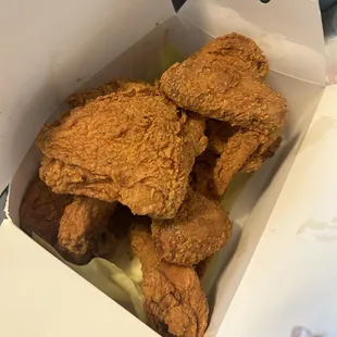 8 pc fried chicken (2 wings, 2 drums, 2 thighs, 2 breasts)
