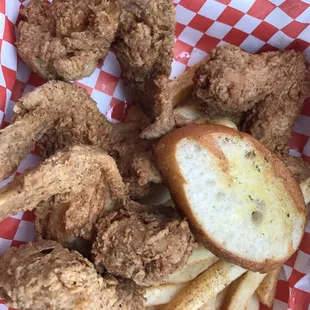 Fried Chicken basket with fries