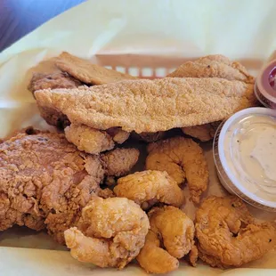 2 piece chicken, 2 piece fish with 6 shrimp platter